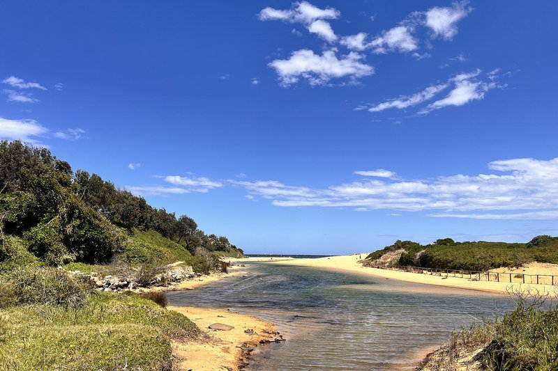 The lagoon mouth opening onto North Curl Curl Beach