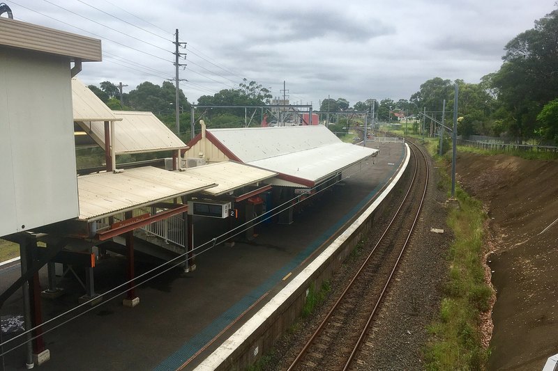 Regents Park railway station platform and curving track, seen from the overbridge