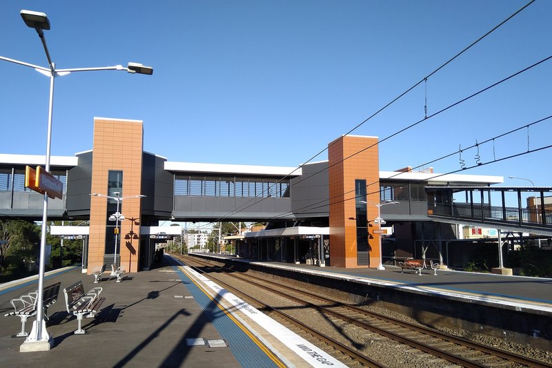 Wentworthville railway station platforms and footbridge, looking east